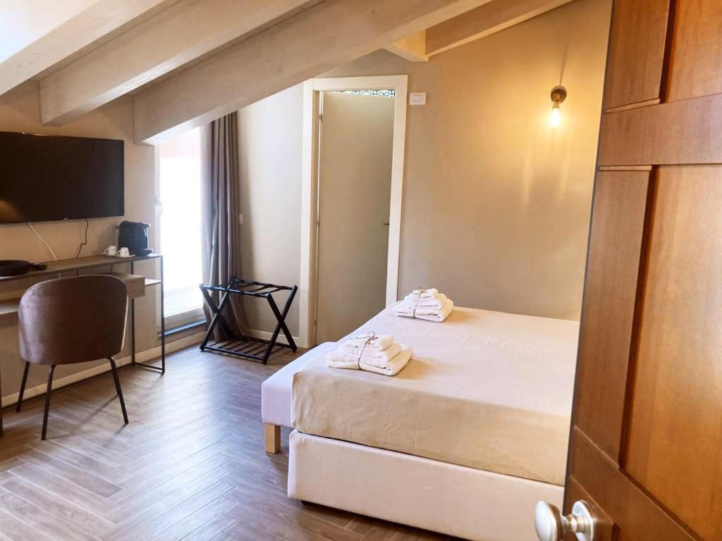 Gatto Bianco Rooms 42 Bergamo Exterior photo